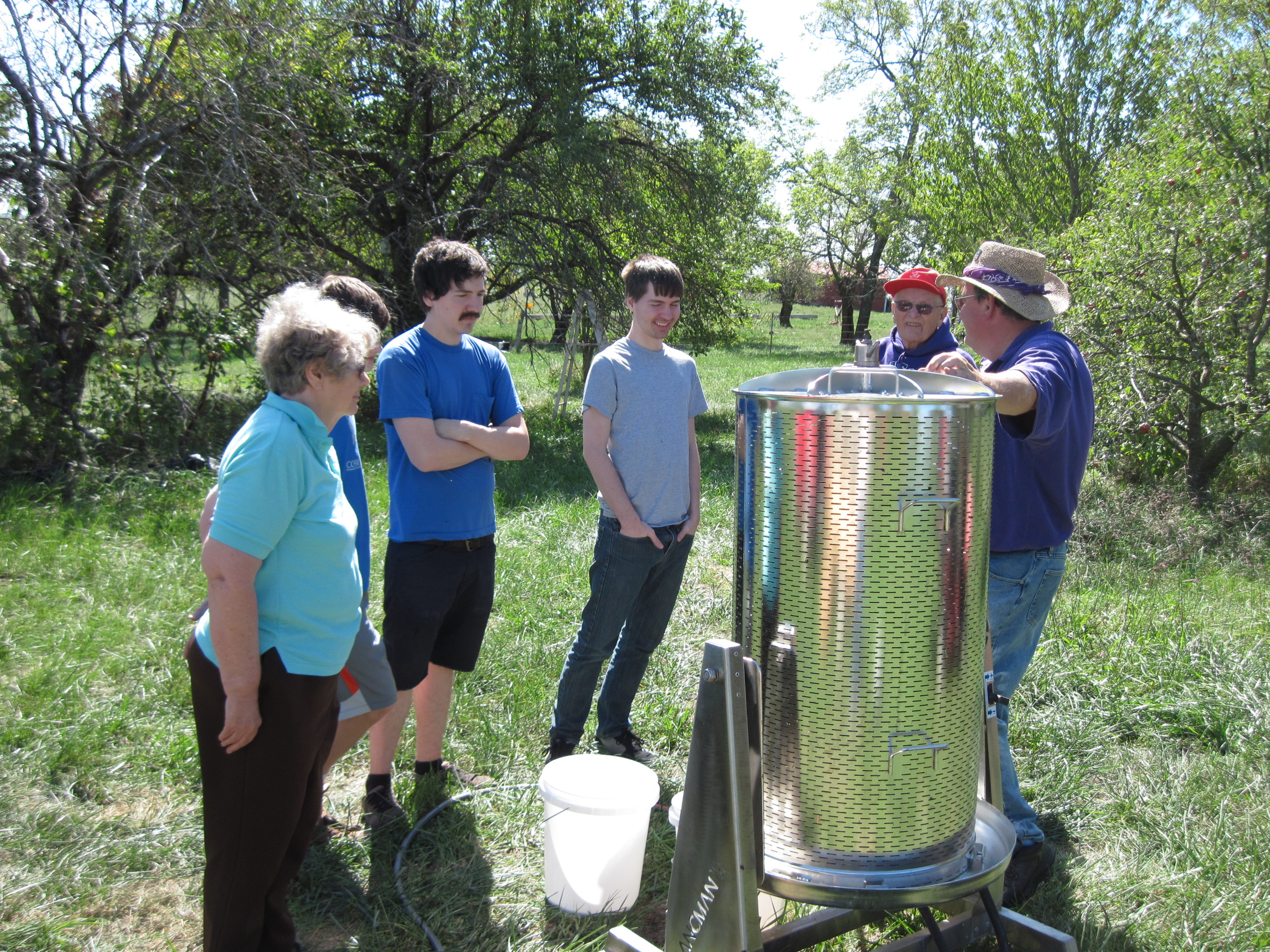 Pressing Apple for Hard Cider and Apple Wine